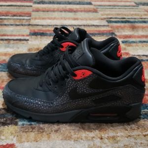 Nike sneakers lightly work